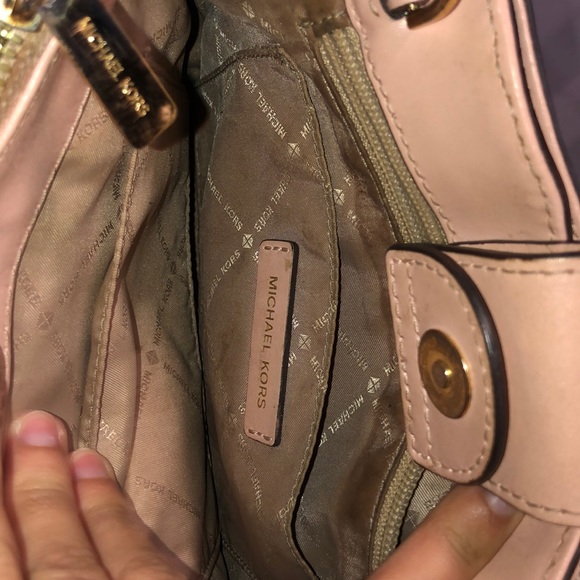 Micheal kors purse - Picture 7 of 9